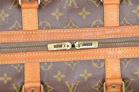 what zippers do louis vuitton use|are Louis Vuitton zippers real.